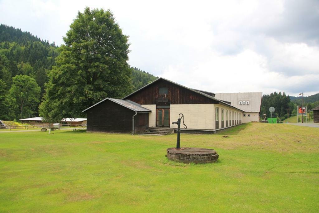 Hotel Pod Javorem Velké Karlovice Exterior foto