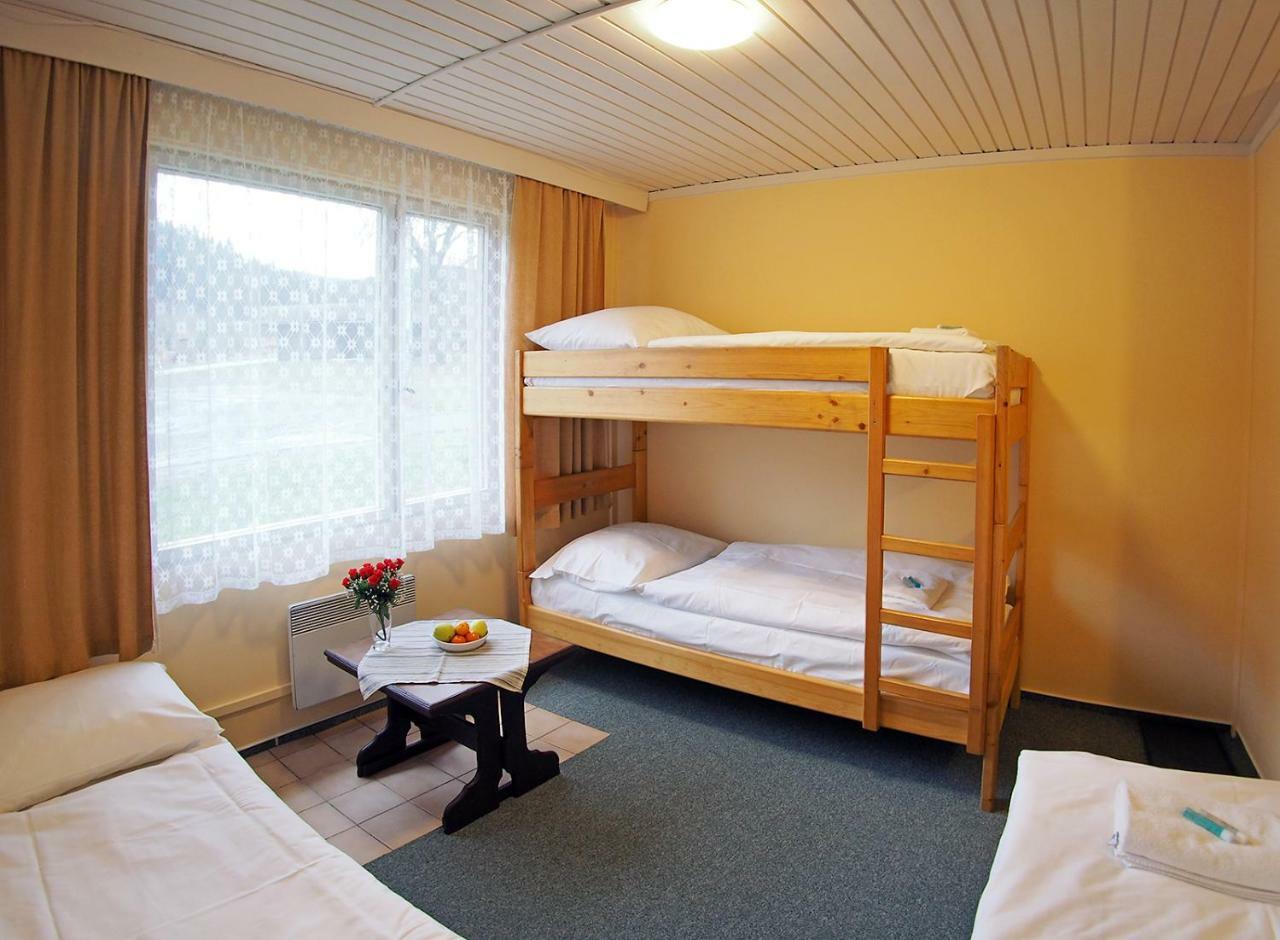 Hotel Pod Javorem Velké Karlovice Exterior foto