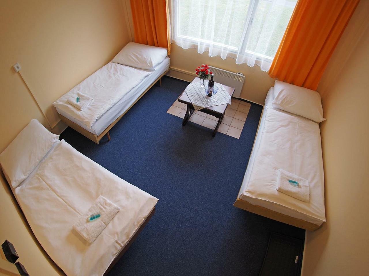 Hotel Pod Javorem Velké Karlovice Exterior foto